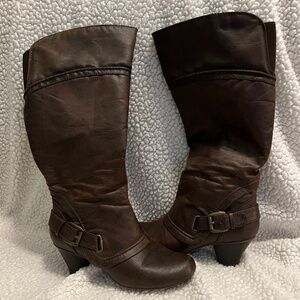 BareTraps Women’s Randee Brown Boots - size 6